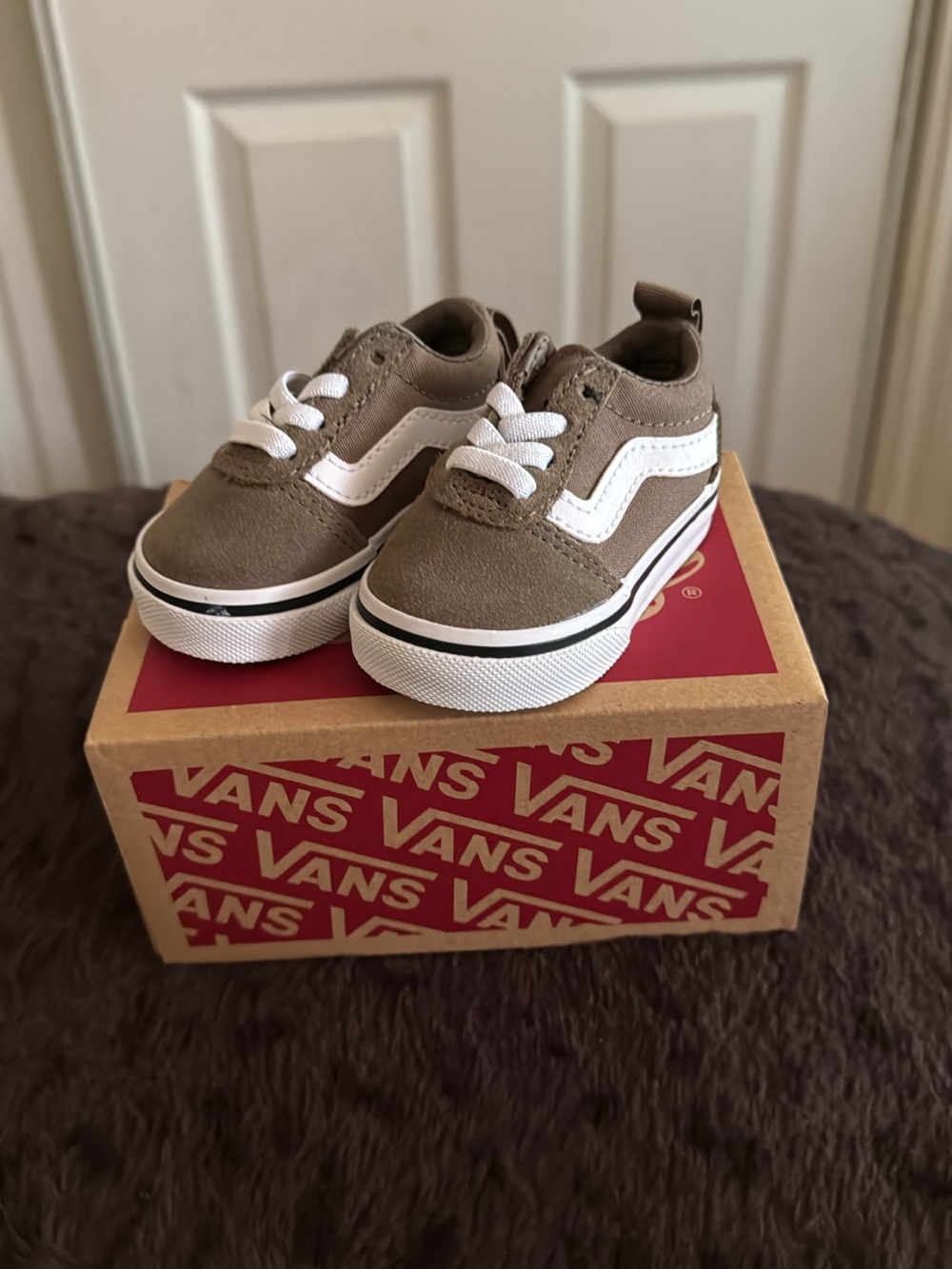 Vans Kids Old Skool Sneakers in Taupe with White Stripe